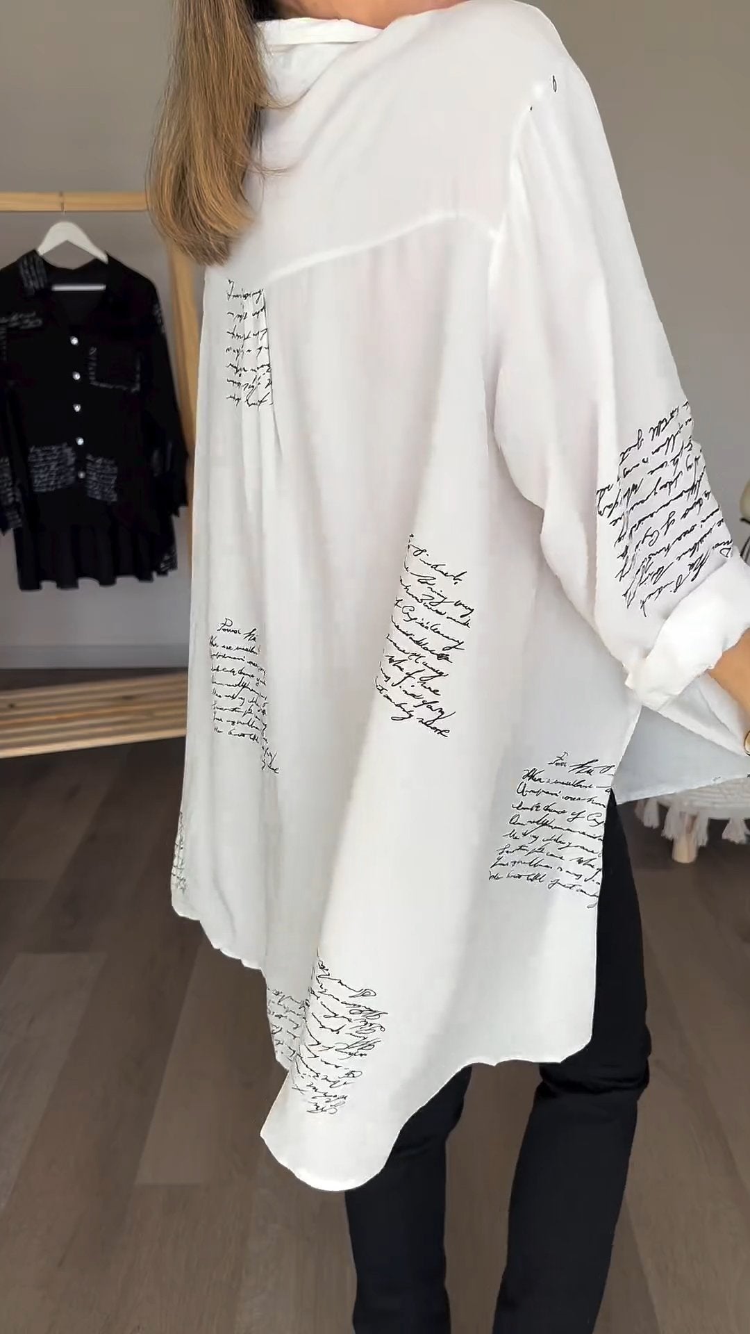 FashionLetter ReversBlouse™ - Overhemd in mode-stijl met letterprint