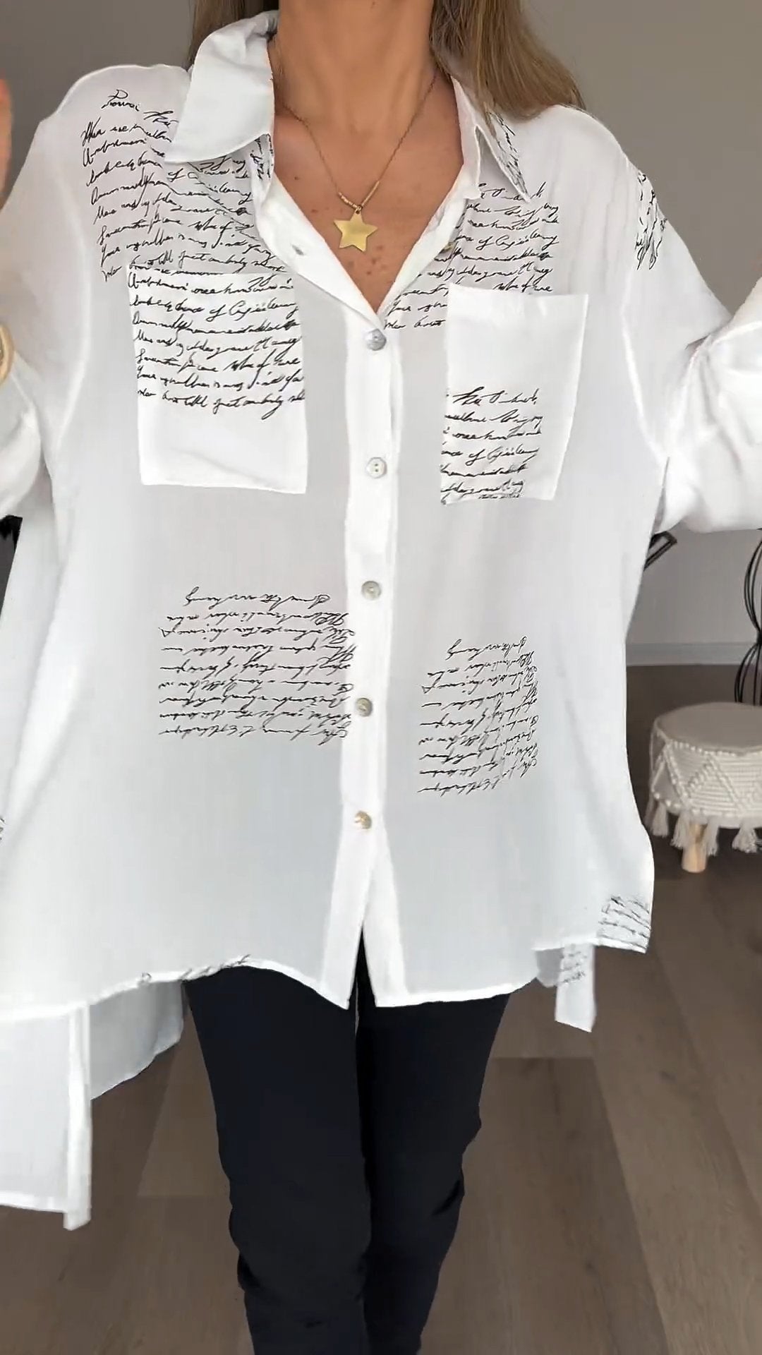 FashionLetter ReversBlouse™ - Overhemd in mode-stijl met letterprint