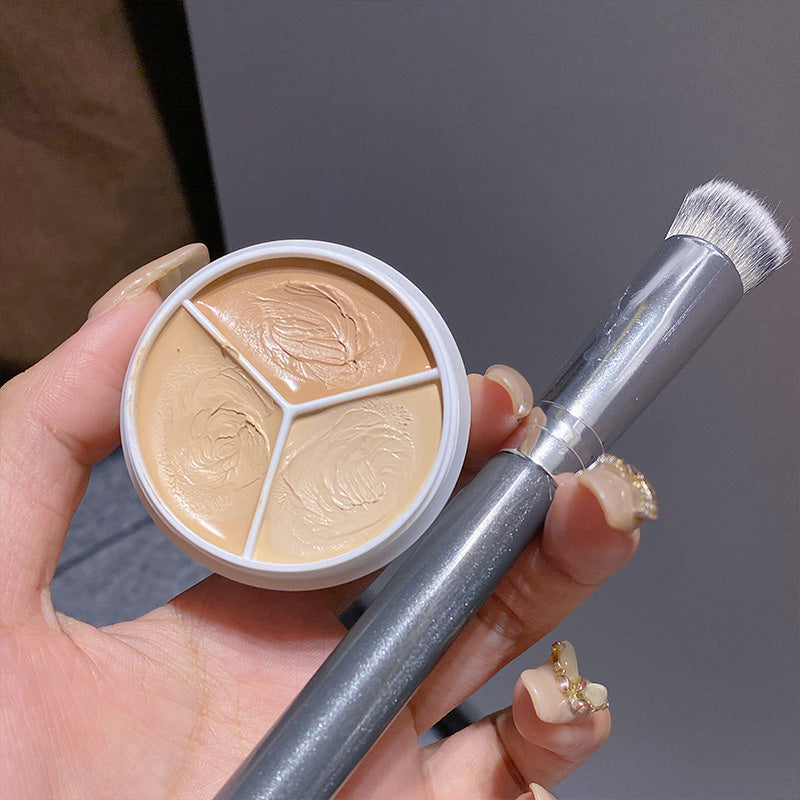 TrioBlend™ Onzuiverheden en donkere kringen concealer